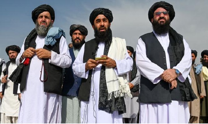 Talibanes declaran "completa independencia" de Afganistán