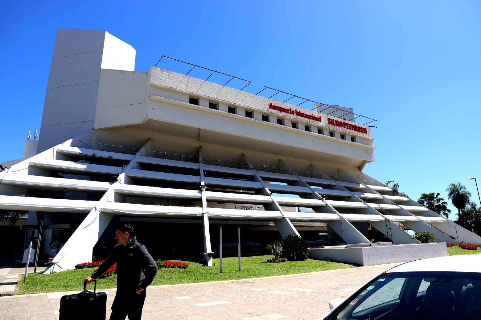 Aeropuerto Silvio Pettirossi recibe certificación de seguridad para operar vuelos directos a EE.UU.
    
    <div class=