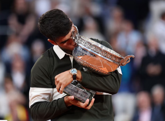 Espectacular remontada de Alcaraz ante Sinner para ganar en Roland Garros
    
    <div class=