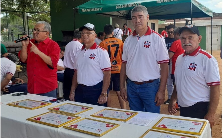 Exfutbolistas de la Liga Limpeña de Fútbol celebraron aniversario con deporte y distinciones
    
    <div class=