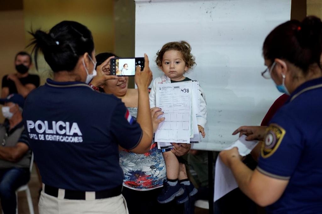Oficina permanente para emisión de cédulas a residentes en Buenos Aires
    
    <div class=