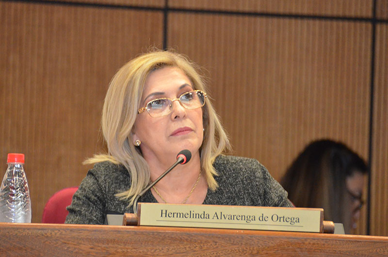 “Que tire la primera piedra el que esté libre de pecado”, dice senadora Alvarenga
    
    <div class=
