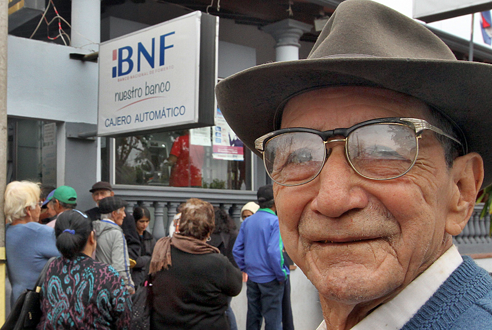 Jubilados con tarjetas bloqueadas serán habilitados tras completar censo digital
    
    <div class=