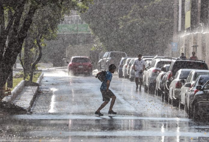 Se anuncian lluvias y tormentas eléctricas para este jueves
    
    <div class=