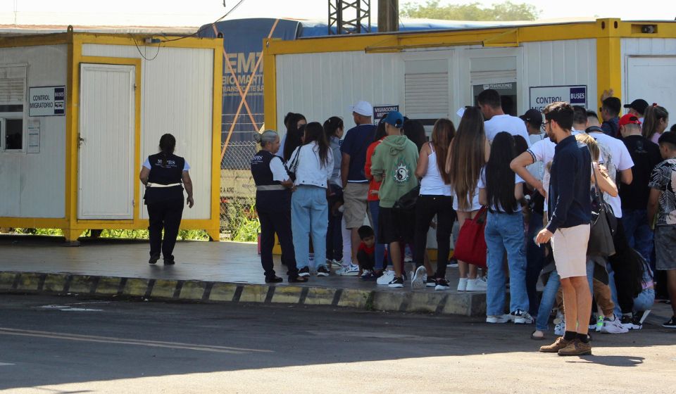 Vacaciones impulsan récord migratorio: 782 mil movimientos en fronteras
    
    <div class=