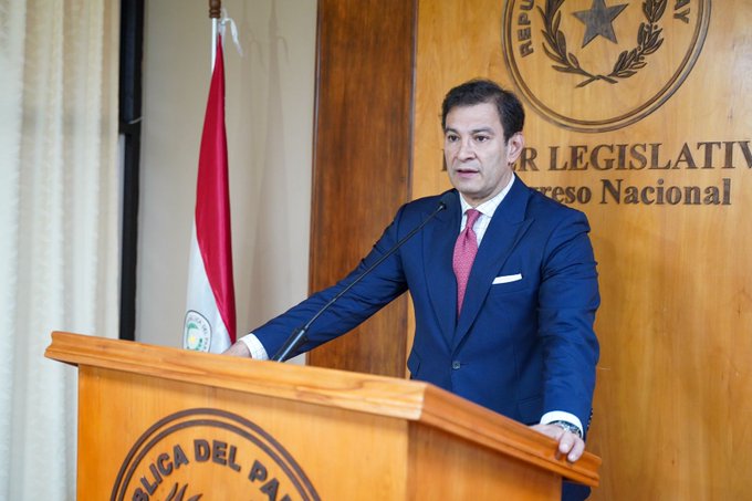 Silvio Ovelar trata de irresponsables a colegas por reparto de dinero para reparación de ascensor
    
    <div class=