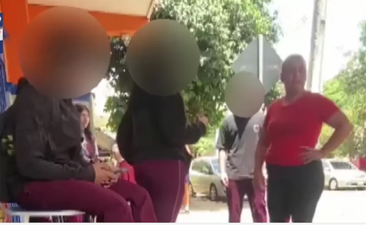 Imputan a mujer que agredió a una menor frente a colegio Sanlorenzano
    
    <div class=