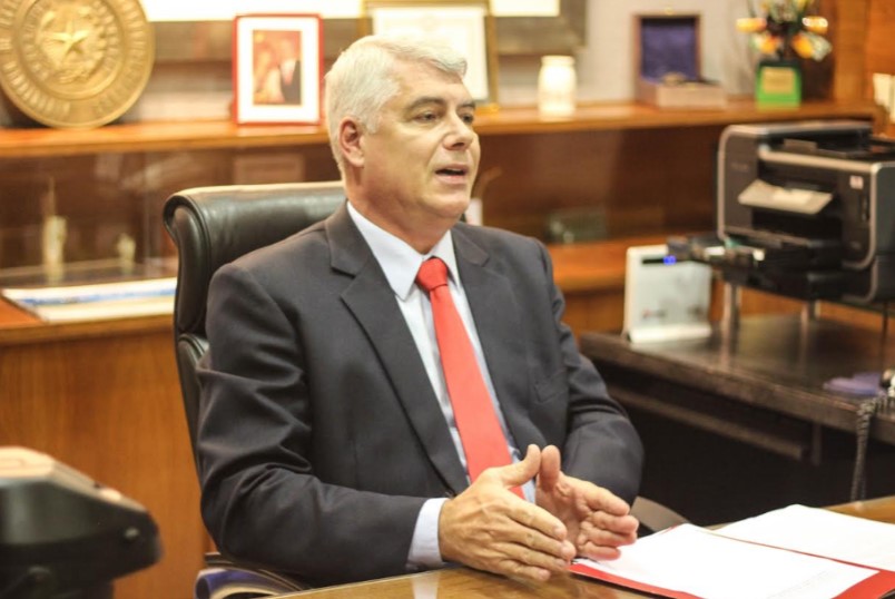 Wiens se defiende tras imputación y habla de “persecución política”
    
    <div class=