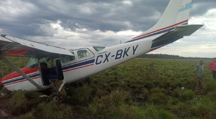 Avioneta robada en Uruguay aterrizó de manera forzosa en Itapúa
    
    <div class=