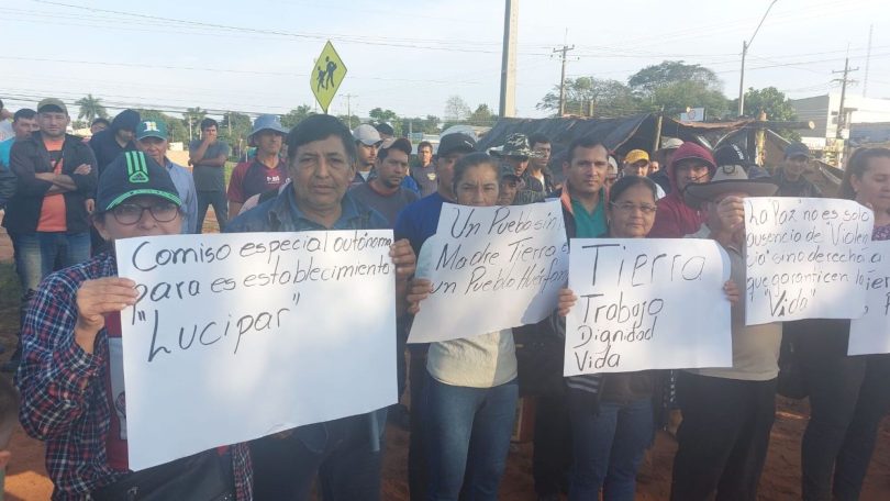 Campesinos atropellan barrera policial en la ex estancia Lucipar de San Pedro
    
    <div class=