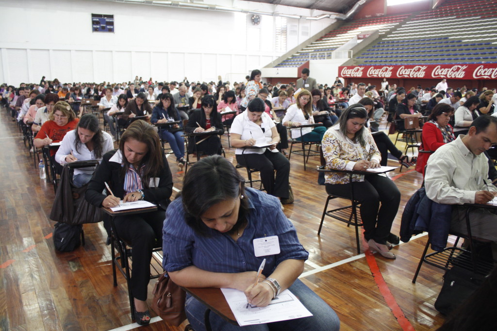 Este sábado vuelven a rendir más de 2.300 postulantes a la formación docente
    
    <div class=