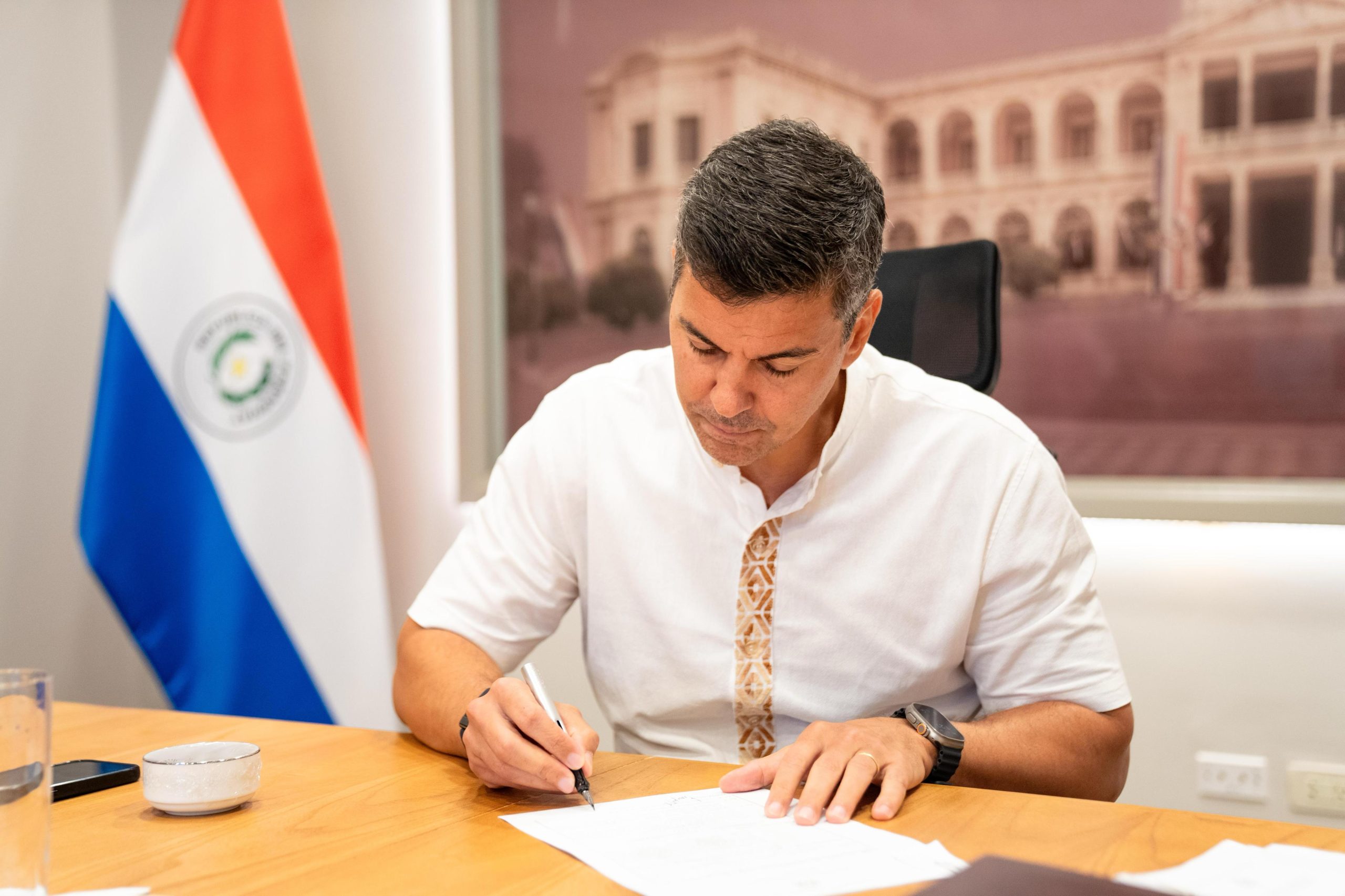 Habrá feriado el viernes si Paraguay clasifica a la Copa del Mundo
    
    <div class=