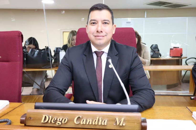 Diego Candia asume como nuevo representante de Diputados ante el JEM
    
    <div class=