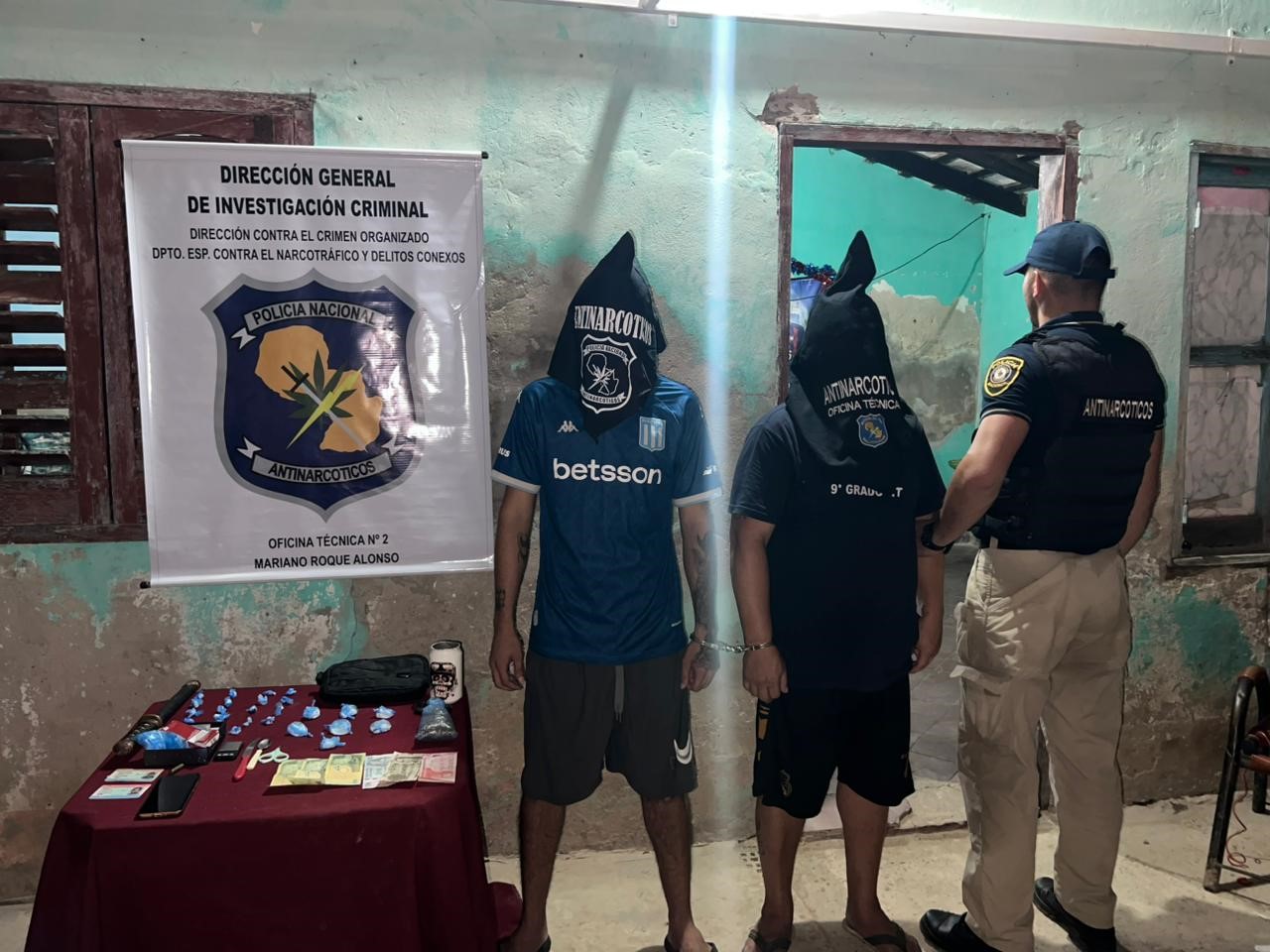 Allanan dos viviendas en Villa Hayes e incautan estupefacientes
    
    <div class=