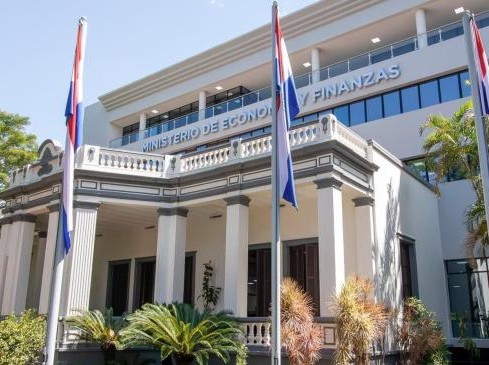 MEF seguirá evaluando impacto de cada propuesta de reforma de la Caja Fiscal
    
    <div class=