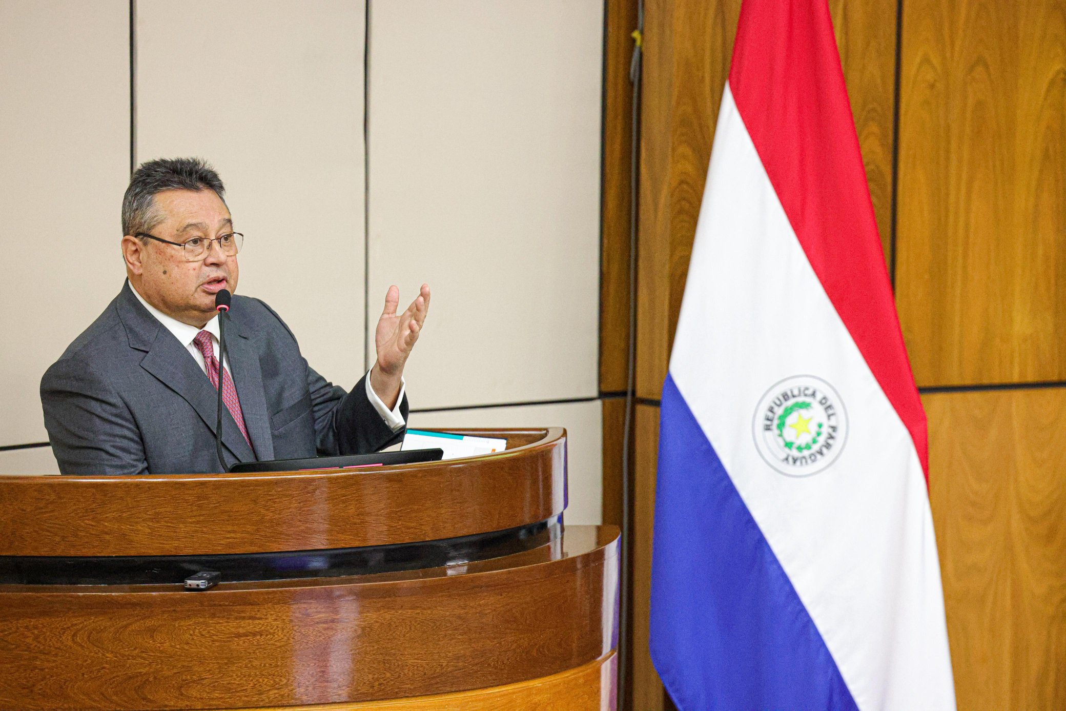 Senado presta acuerdo constitucional para nuevo embajador paraguayo en EE.UU.
    
    <div class=