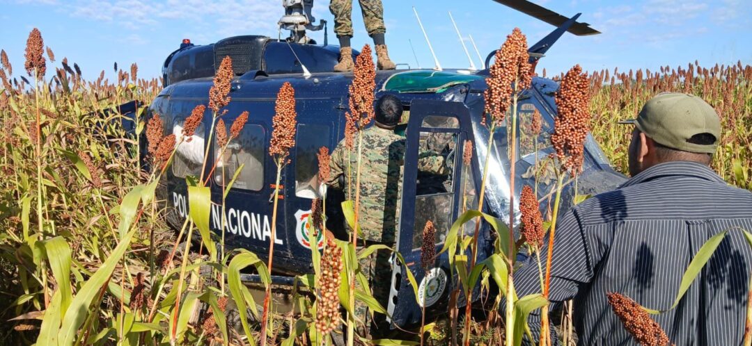 Cae helicóptero de la Policía mientras transportaba víveres
    
    <div class=