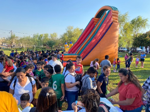 Agasajaron a niños de Roque Alonso en forma adelantada
    
    <div class=