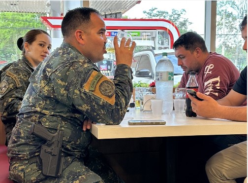 Comandante solicitó suspensión de comisionamiento a militares consumiendo alcohol
    
    <div class=