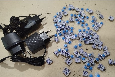 Frustran intento de ingreso de pastillas y cargadores de celulares en Tacumbú
    
    <div class=