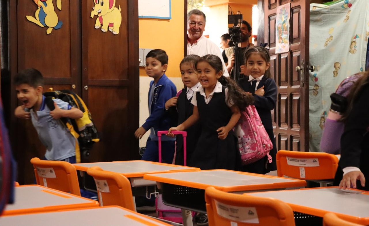 Alertan que mochilas pesadas aumentan riesgo de lesiones en niños
    
    <div class=