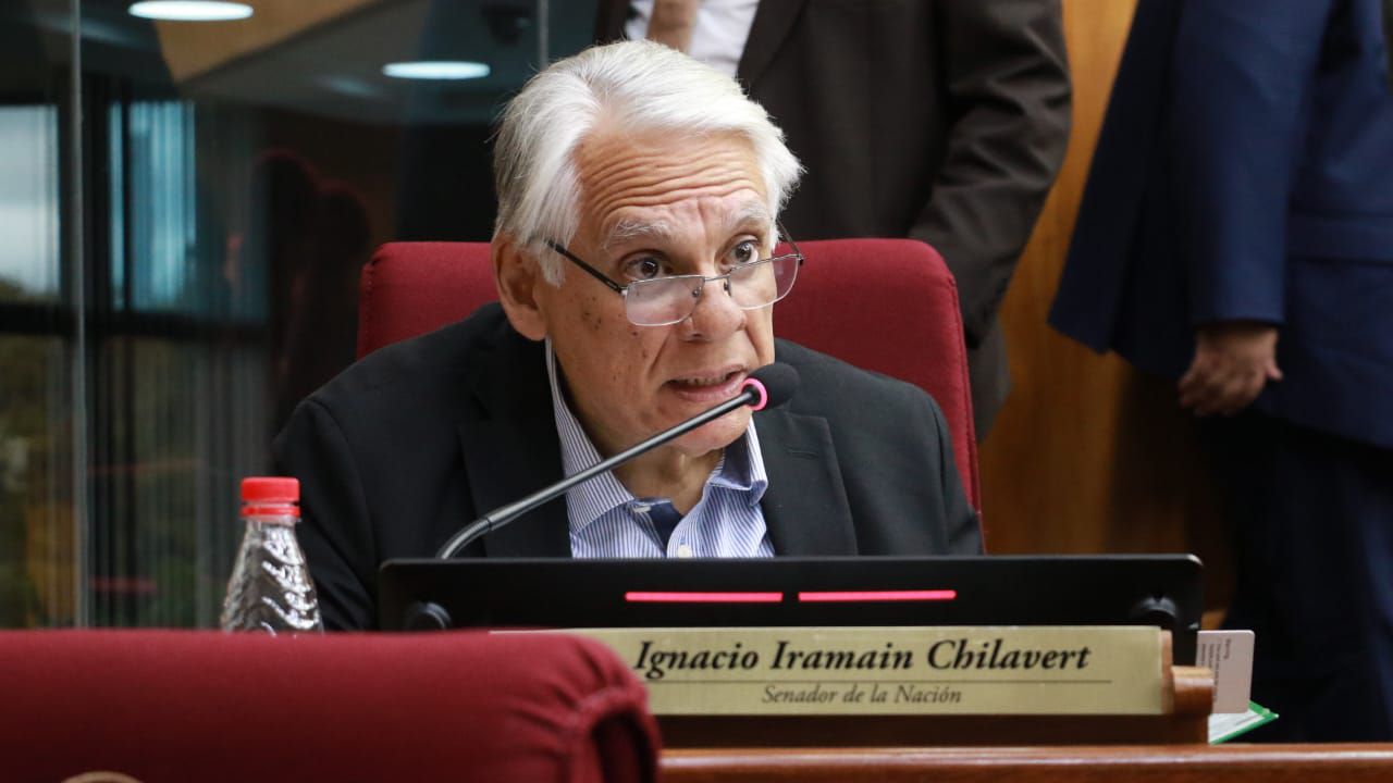 Senador exige la participación de los ministros de la Corte para frenar la “Mafia de los Pagarés”
    
    <div class=