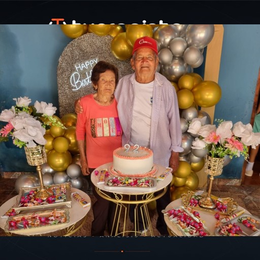 92 años de sonrisas: Emotivo festejo que unió a cuatro generaciones en torno a doña Esmelia