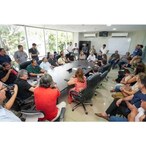 Gobierno y transportistas acuerdan restablecimiento del transporte público